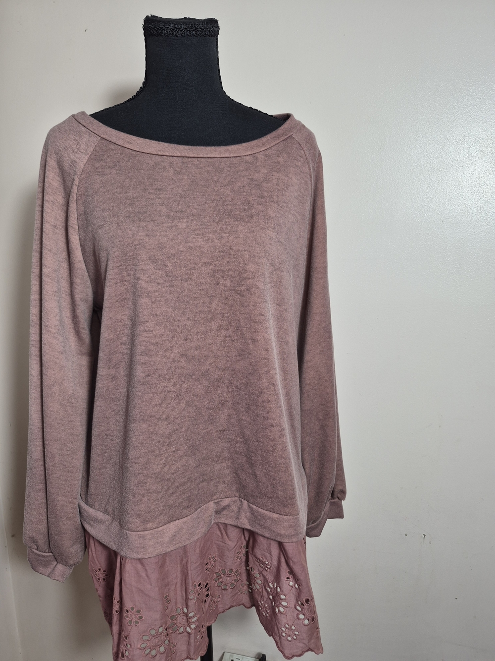 Dusty Rose Autumn Sweatshirt,Vintage Embroidered floral decor ruffled hem L